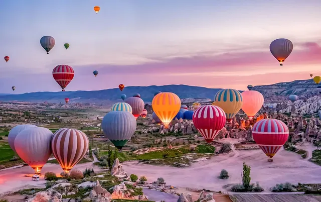 Cappadocia Sunrise Hot Air Balloon Flight / Discovery Balloons