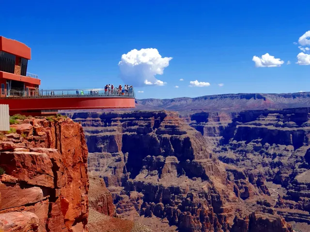 Grand Canyon + Hoover Dam View + WiFi (Skywalk/lunch options)