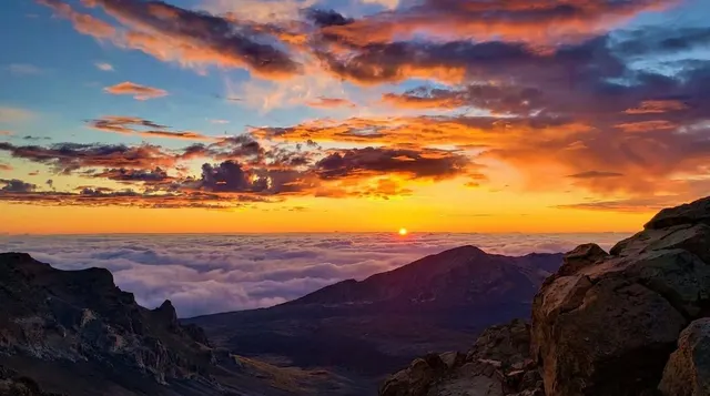 Maui: Haleakala Sunrise Spectacular with Local Breakfast