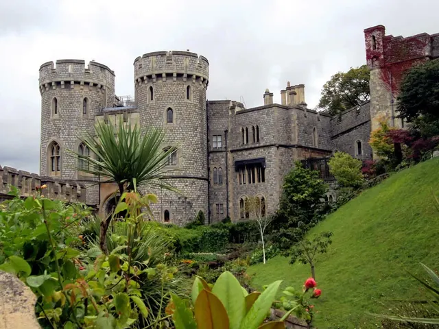 Stonehenge and Windsor Tours from London or Southampton