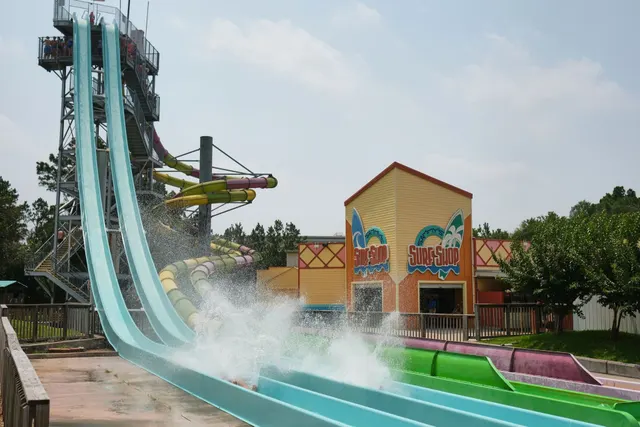 Hurricane Harbor Splashtown