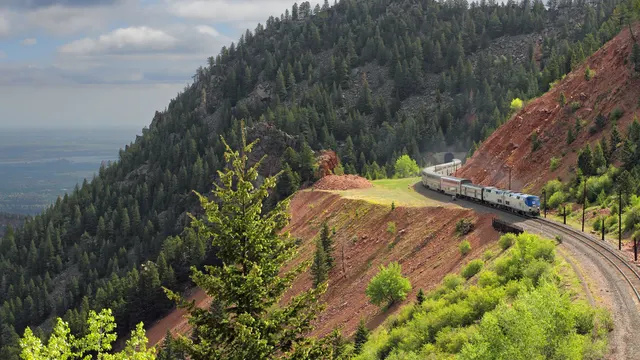 Zephyr Coasting: The Ultimate California Adventure aboard the Historic Emeryville-Chicago Train Expedition!