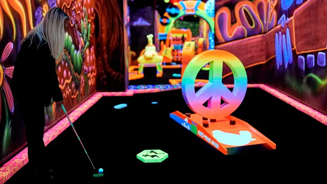 Rock of Ages Blacklight Minigolf