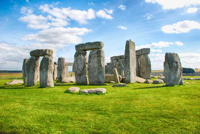 Stonehenge & Salisbury Cathedral: Private Day Trip from London