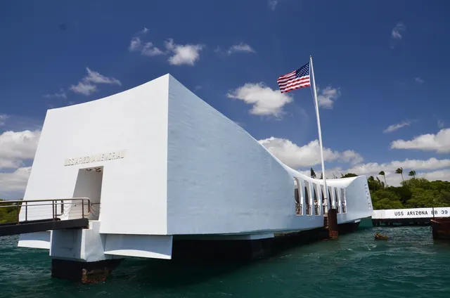 Deluxe Pearl Harbor USS Arizona Memorial and Honolulu City Tour + Personalized Guide