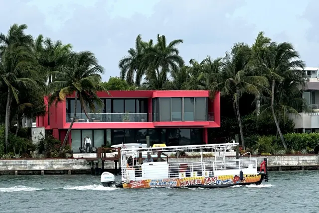 Miami All-In-One: City Sightseeing & water taxi experience