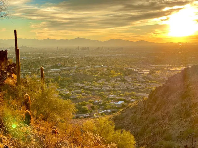 Stunning Sunset or Sunrise Guided Hiking Adventure in Phoenix