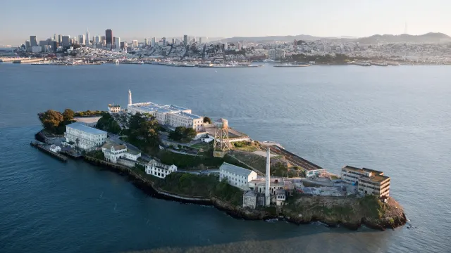 Alcatraz: Ultimate Guided Tour (Ferry + Island Tour)